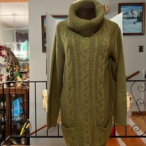 2 olive green sweater XL used in very good condition.